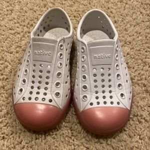 Native Jefferson shoes white and pink size 7 toddler